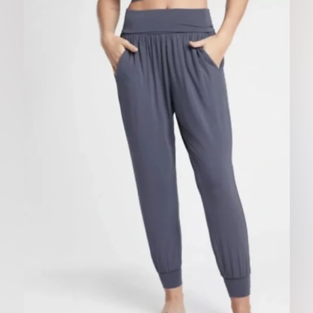 WOMENS MEDIUM UNDER ARMOUR JOGGERS SWEATPANTS